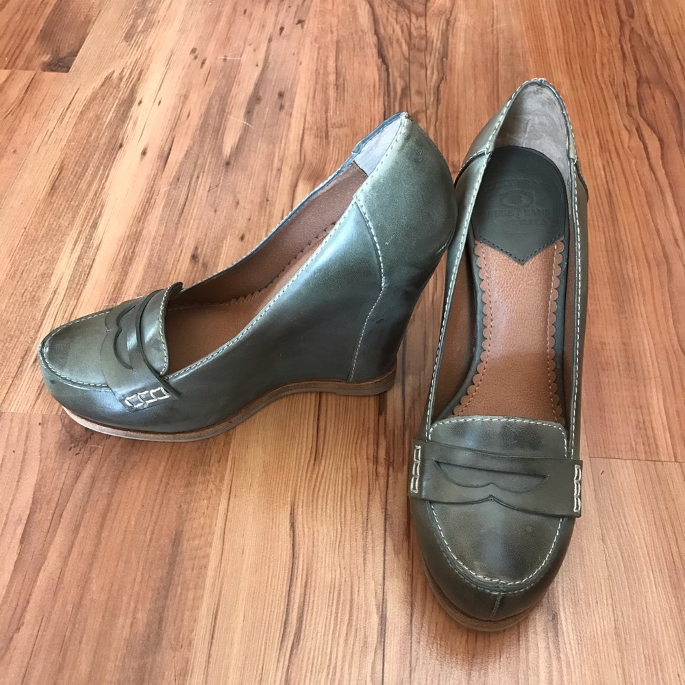 Lucky brand shoes size 6 olive leather platform